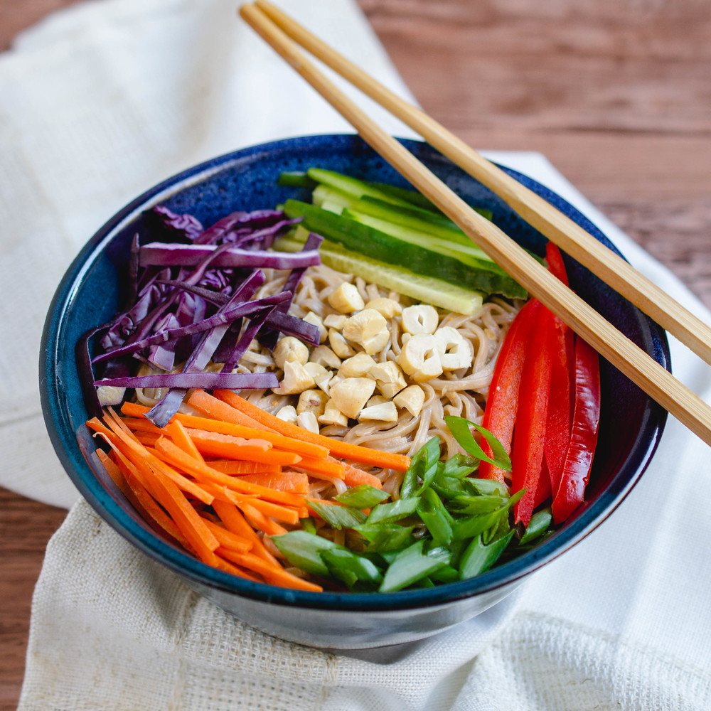 Creamy Soba Noodle Bowl With Rainbow Veggies Recipe | HeyFood — heyfoodapp.com