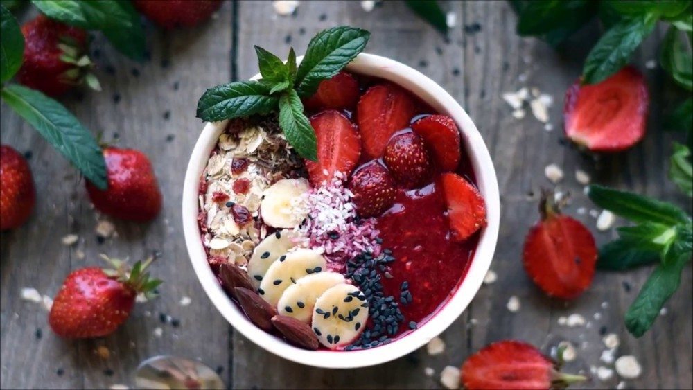 Strawberry Smoothie Bowl Recipe | HeyFood — heyfoodapp.com