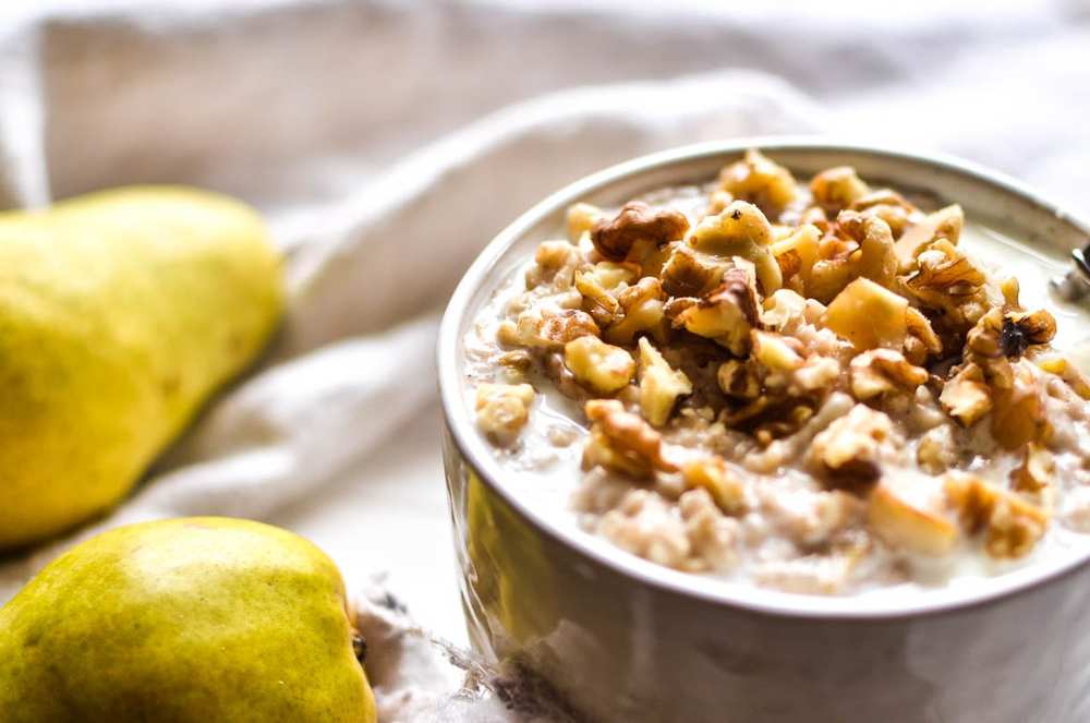 Spiced Vanilla Pear Oatmeal Recipe | HeyFood — heyfoodapp.com