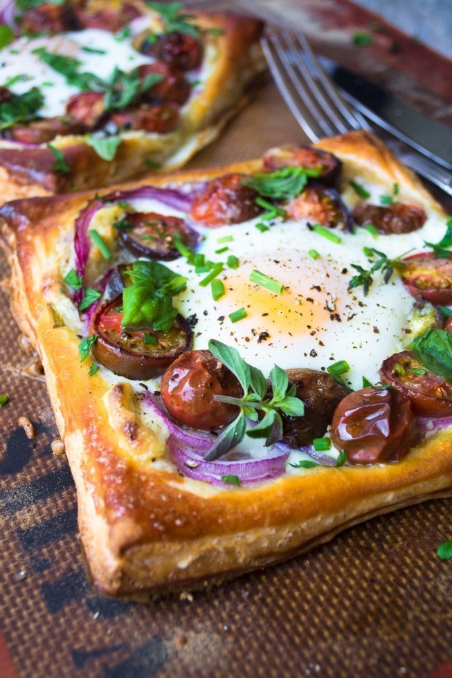 Tomato and Egg Puff Pastry Tarts Recipe | HeyFood — heyfoodapp.com