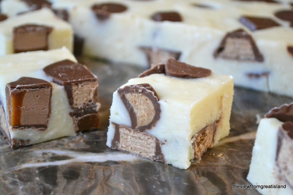 Mini Candy Bar White Chocolate Fudge Recipe | HeyFood — heyfoodapp.com