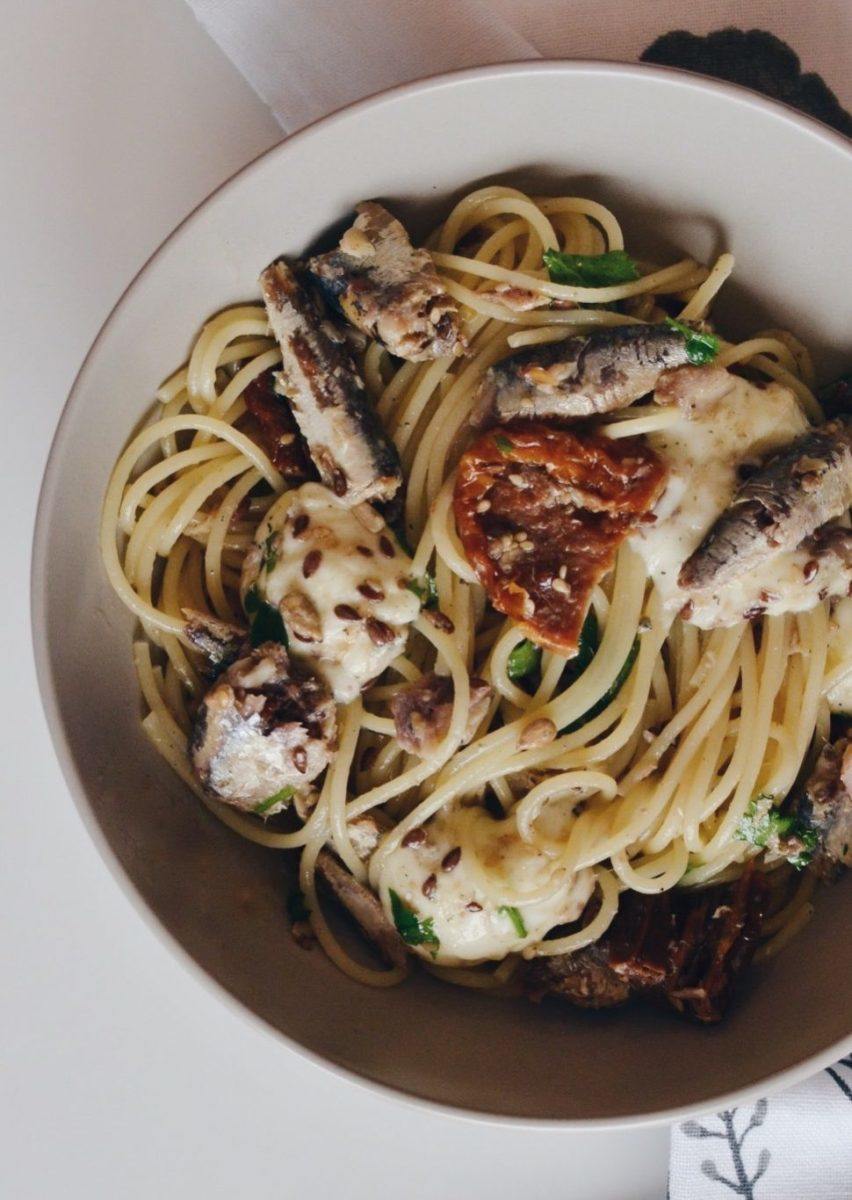 Pasta with sardines, sun-dried tomatoes and mozzarella Recipe | HeyFood — heyfoodapp.com