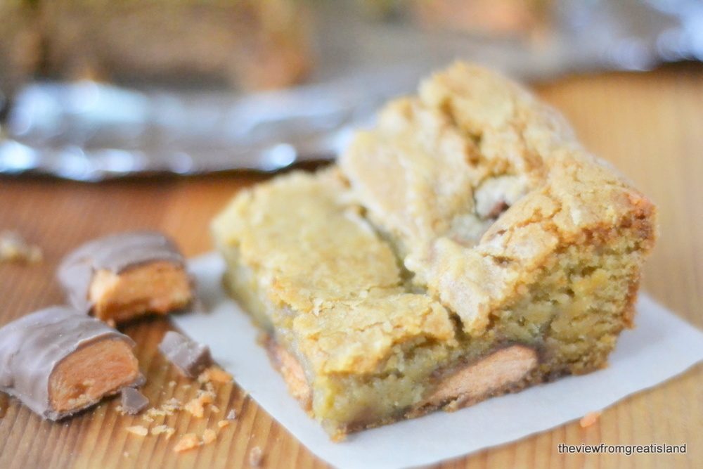 Butterfinger Blondies Recipe | HeyFood — heyfoodapp.com