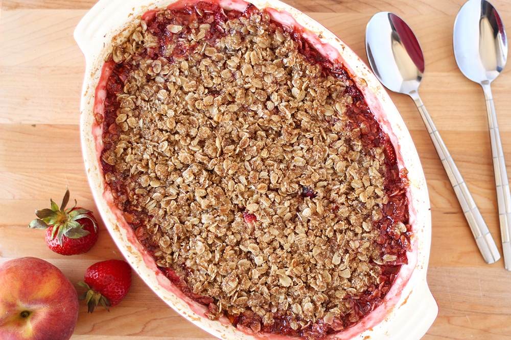 Easy Strawberry Peach Crumble (V, GF) Recipe | HeyFood — heyfoodapp.com