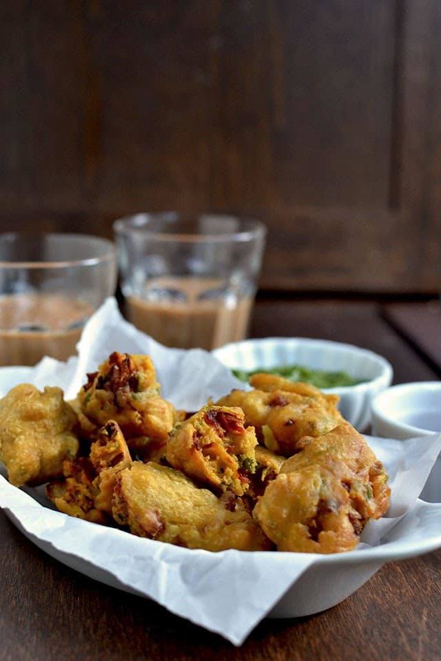 Sanna Pakora (Sindhi Onion Pakoda) Recipe | HeyFood — heyfoodapp.com