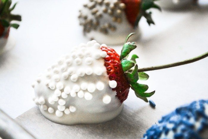 Easy Chocolate Dipped Strawberries Recipe | HeyFood — heyfoodapp.com