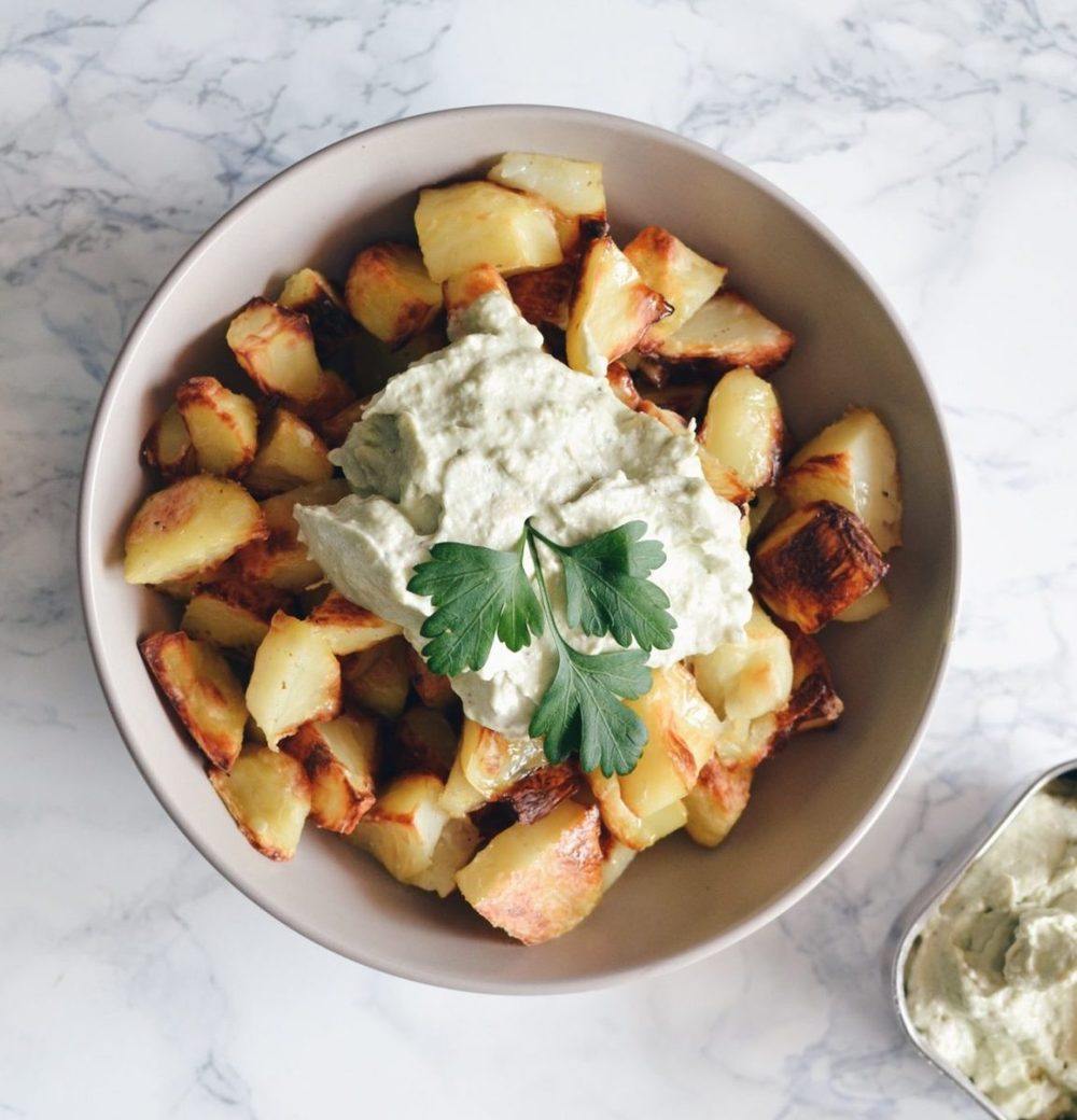 Baked potatoes with aioli sauce Recipe | HeyFood — heyfoodapp.com
