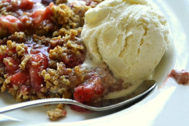 Strawberry Rhubarb Skillet Crumble (naturally gluten free) Recipe | HeyFood — heyfoodapp.com