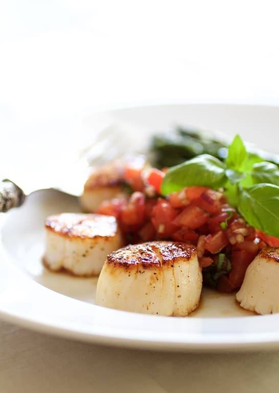 Seared Sea Scallops with Tomato Red Onion and Balsamic Salsa Recipe | HeyFood — heyfoodapp.com