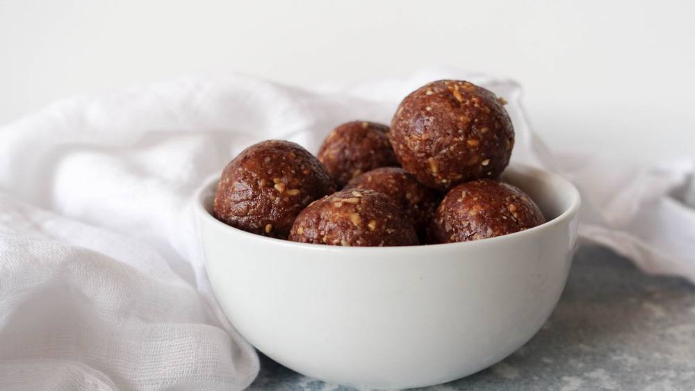 Choc Peanut Butter Bliss Balls Recipe | HeyFood — heyfoodapp.com