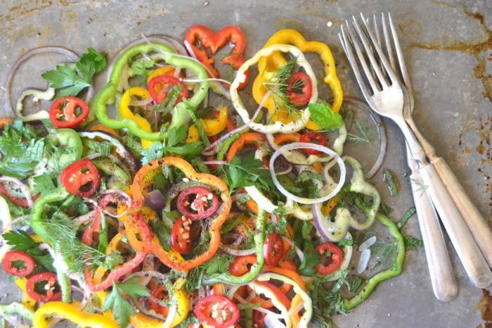 Sweet Bell Pepper & Onion Salad Recipe | HeyFood — heyfoodapp.com