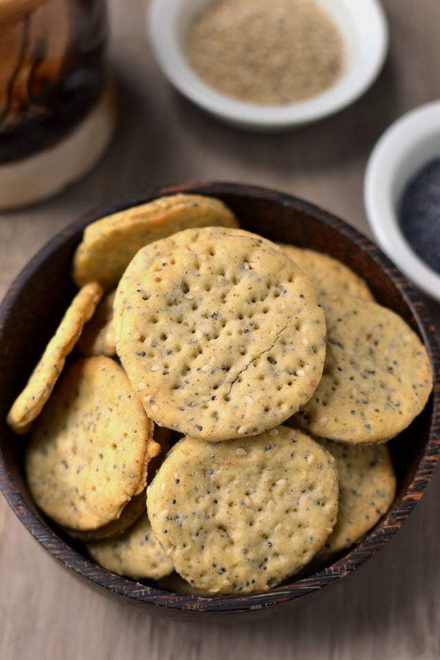 Poppy & Sesame Seeds Crackers Recipe | HeyFood — heyfoodapp.com