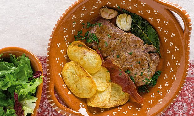Bife de vitela à portuguesa Recipe | HeyFood — heyfoodapp.com
